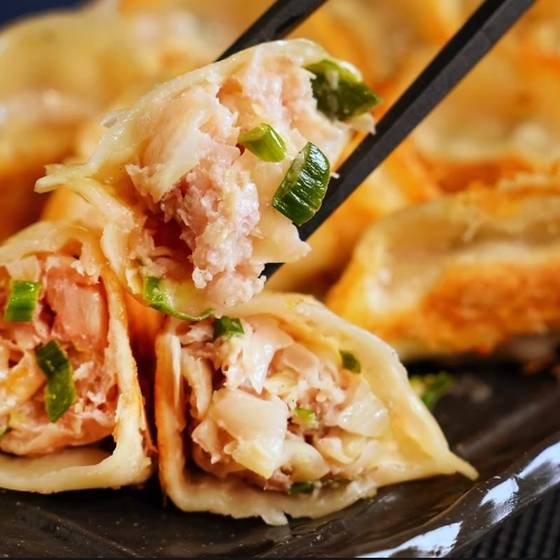 高麗菜鮮肉煎餃,手工現包清甜脆爽