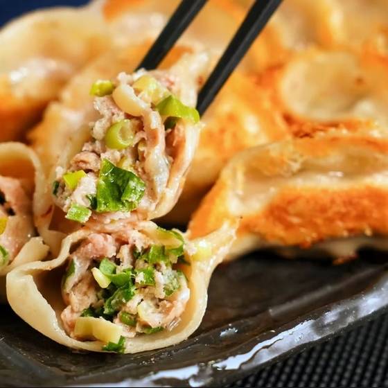 青蔥鮮肉煎餃,鹹甜蔥香層次直上
